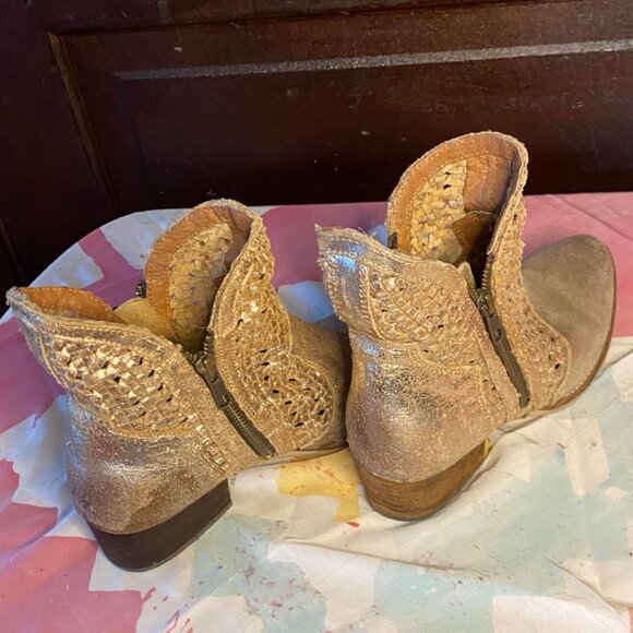 Seychelles Western Leather Cutout Booty in Gold - Picture 3 of 10